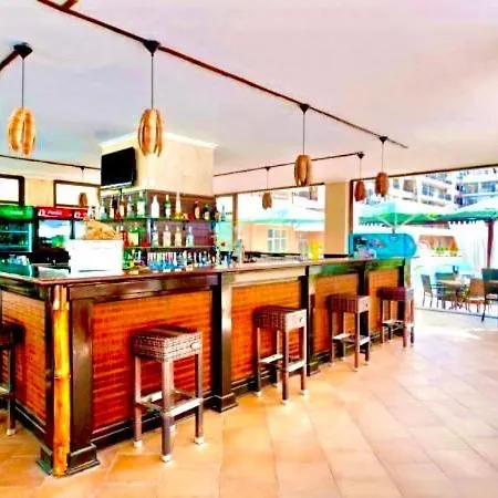 Apartcomplex Grand Kamelia Sunny Daire *