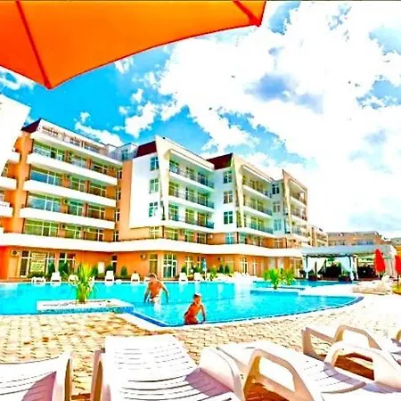 Apartment Apartcomplex Grand Kamelia Sunny