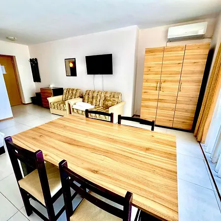 Apartcomplex Grand Kamelia Sunny Apartment